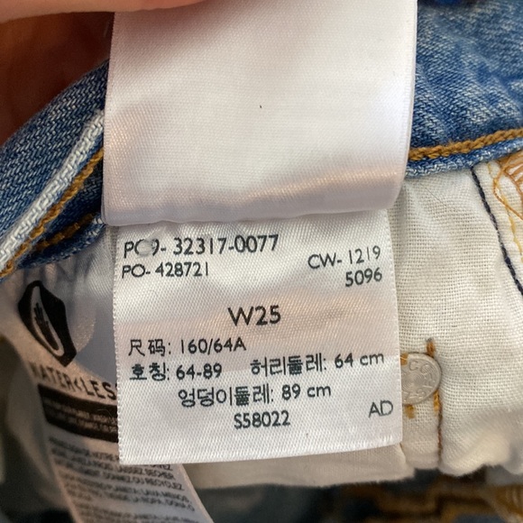 Levi’s 501 jean shorts - Picture 4 of 4